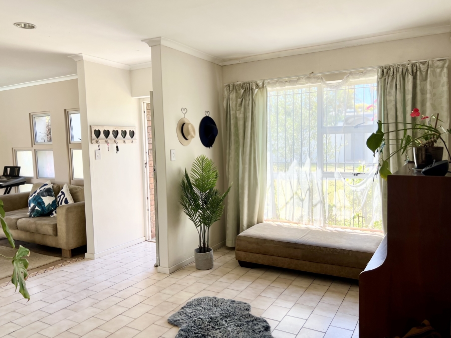 4 Bedroom Property for Sale in Plattekloof Glen Western Cape